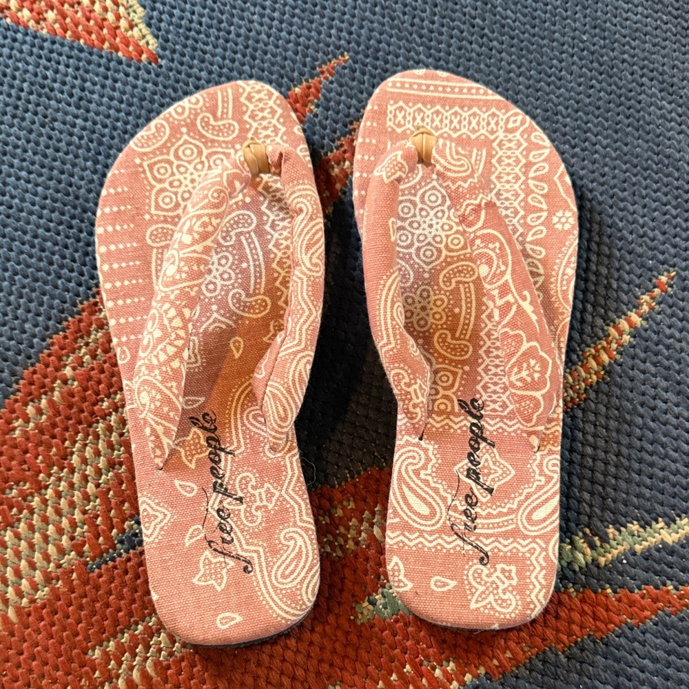Free People Verdra Bandanna cotton Paisley Print Flip Flops size 37/7